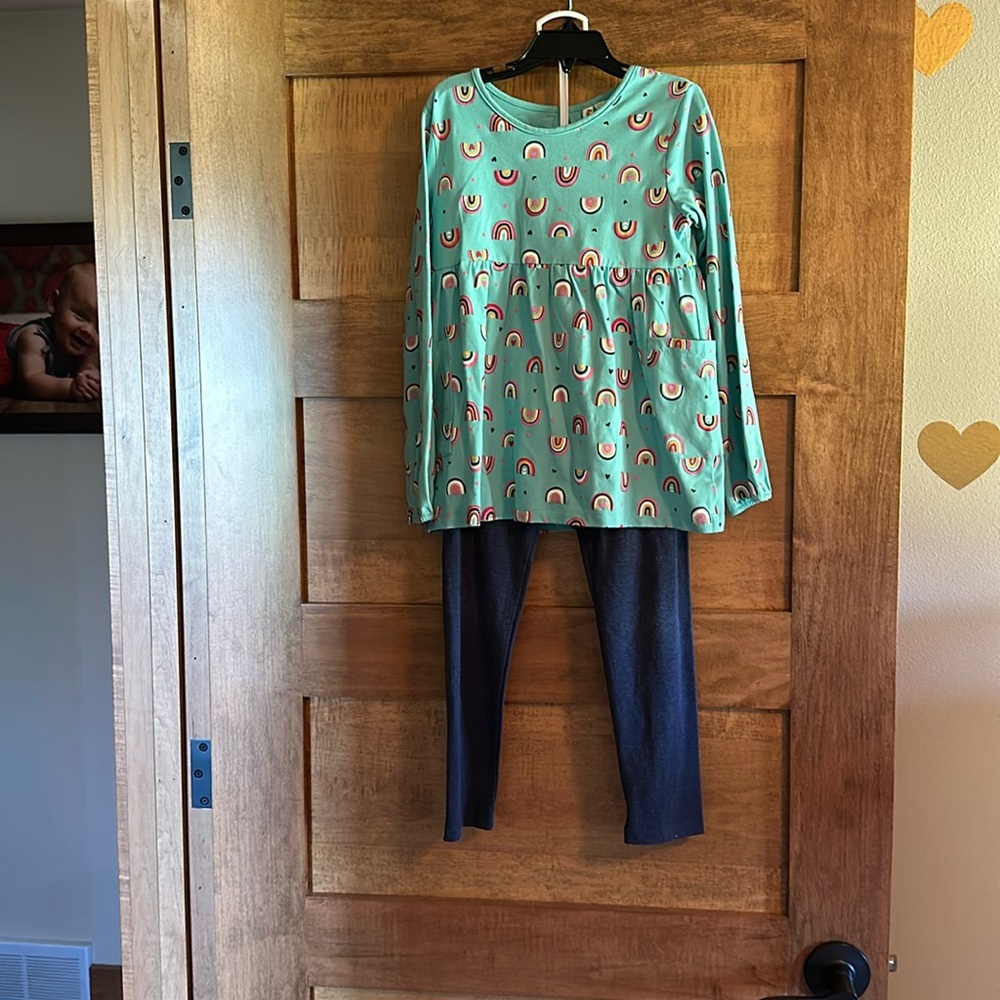 Girls tangerine sky matching pants set. Size 6X. Worn once.